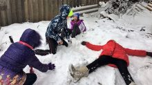 Сочи Мемориал, дети катаются на снегу