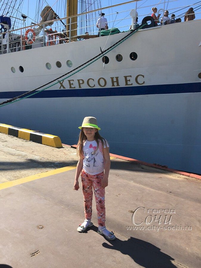 парусное судно Херсонес в Сочи