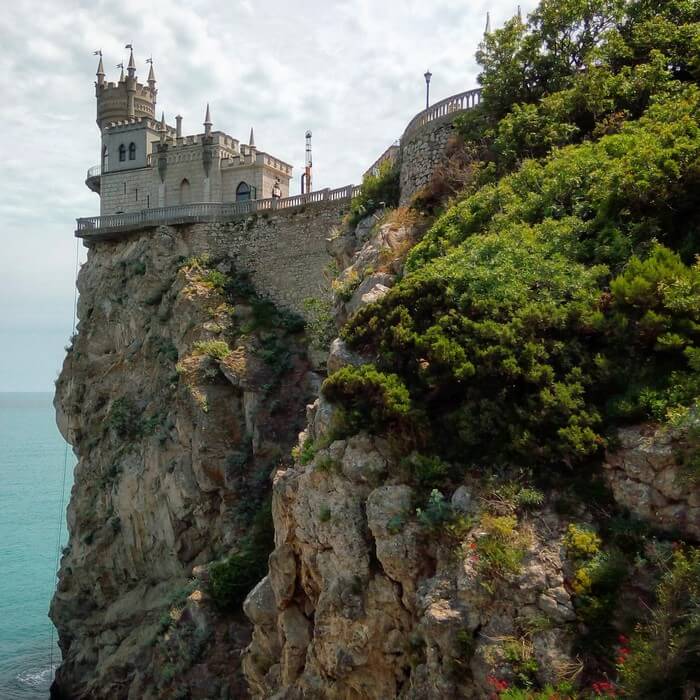 Алупка это. Алупка Ласточкино гнездо. Смотровая Алупка. Крым Алупка море. Алупка крепость.