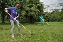 Волонтеры экомарафона En+ Group «360 минут» и Елена Летучая приняли участие в благоустройстве дендрологического парка «Южные культуры»