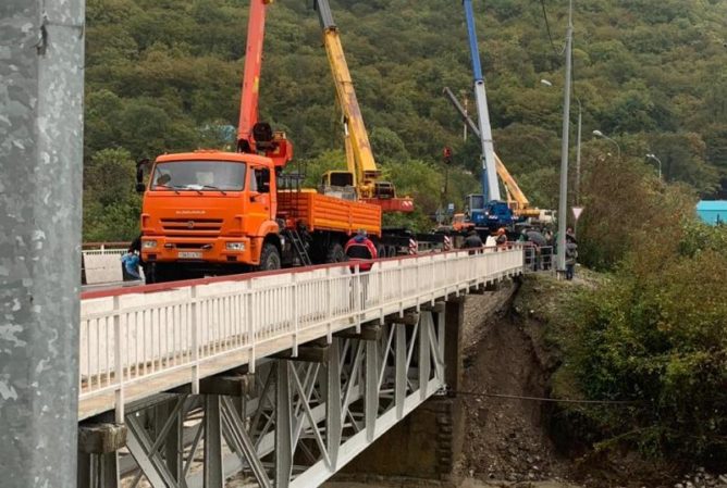 работы по ремонту рухнувшего моста Сочи-Джубга