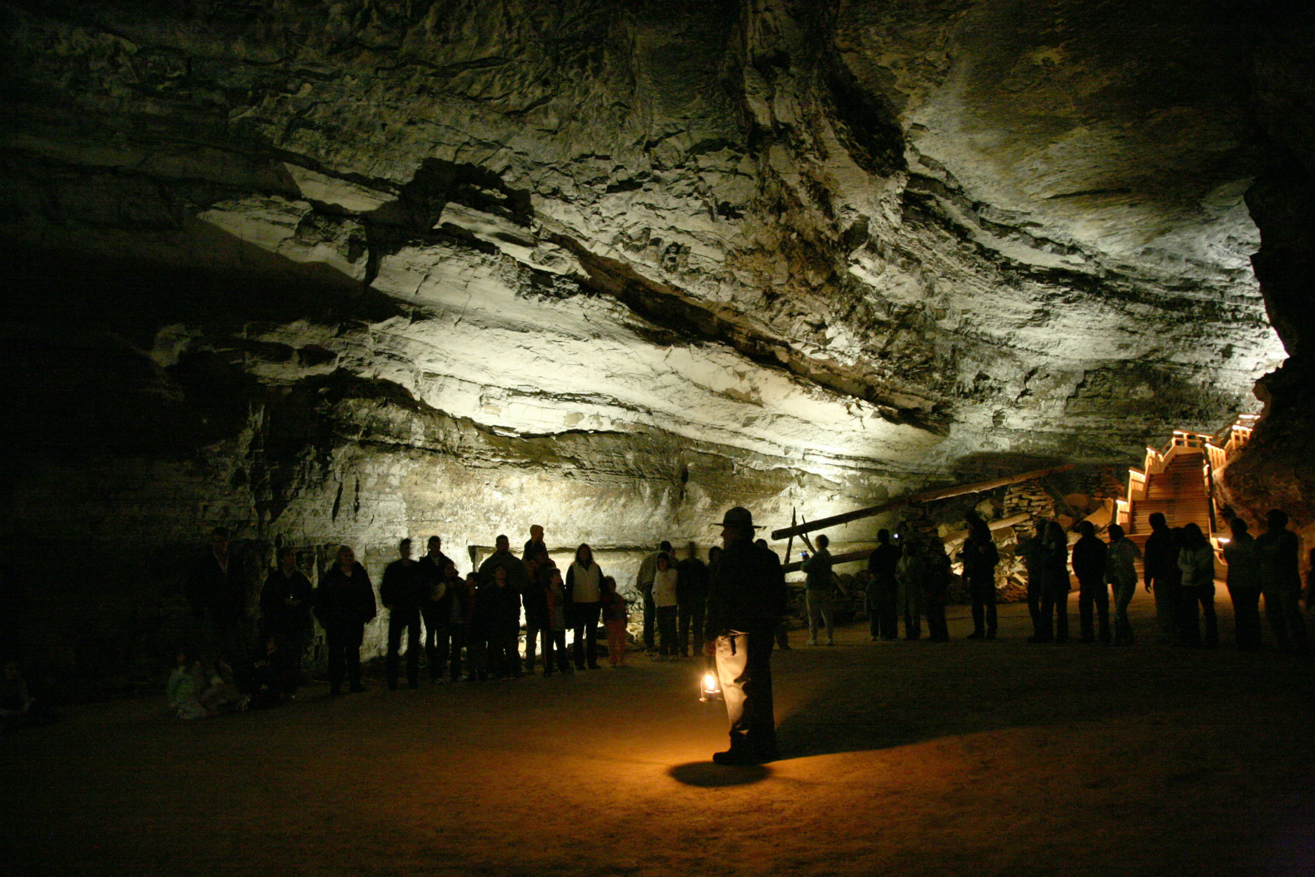 Топ-5 самых красивых российских пещер, открытых для туристов