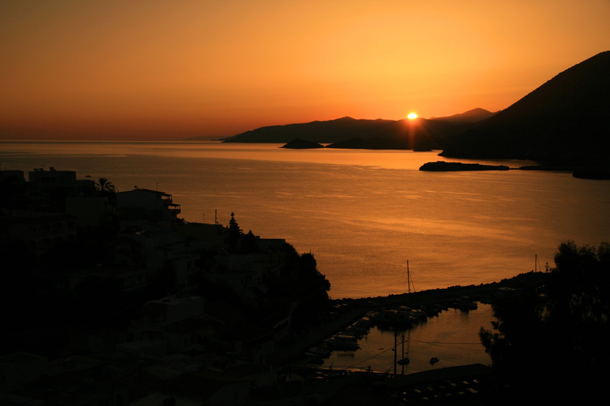 Крит для романтиков: топ-5 курортов острова с самыми красивыми закатами