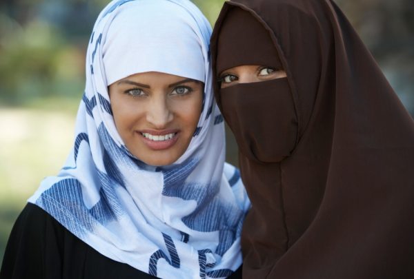 Почему женщины носят паранджу и хиджаб